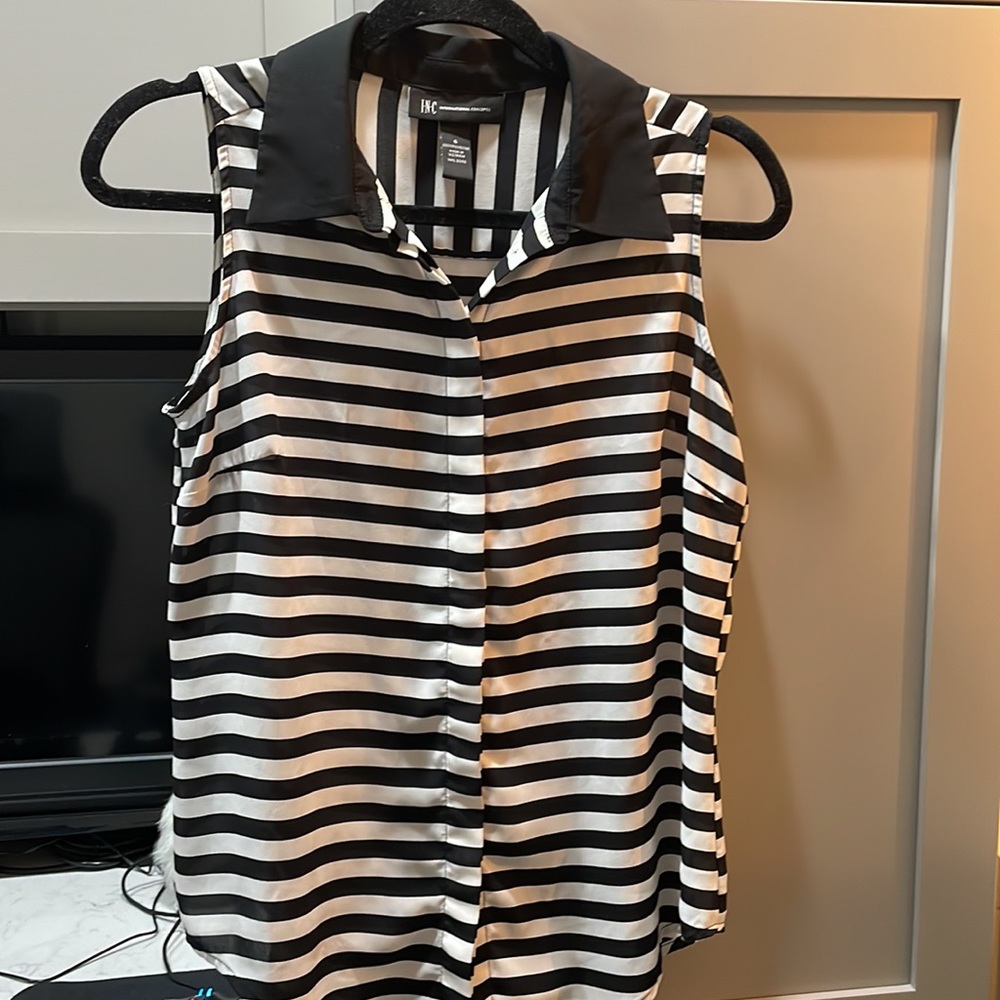 INC women’s sleeveless button down blouse. Size small